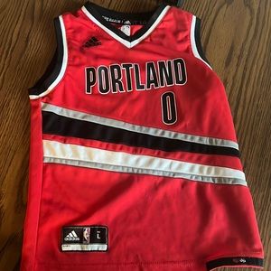 Adidas, Damian Lillard jersey. Youth large
